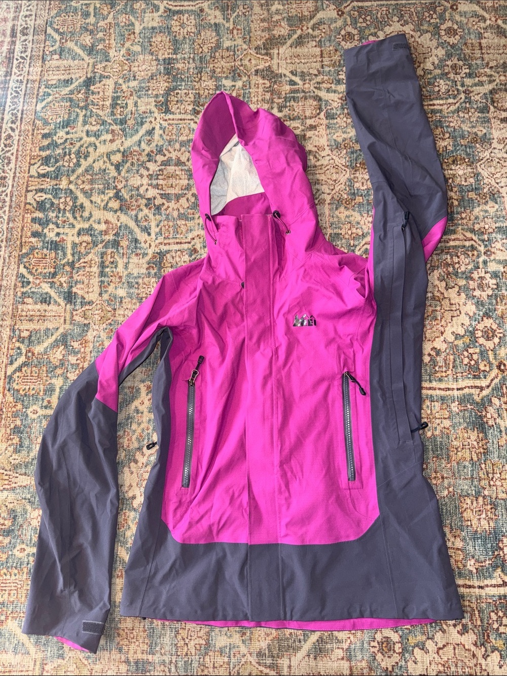 Like New Women’s REI Magenta/Charcoal Waterproof Ei Elements XS Hooded Jacket